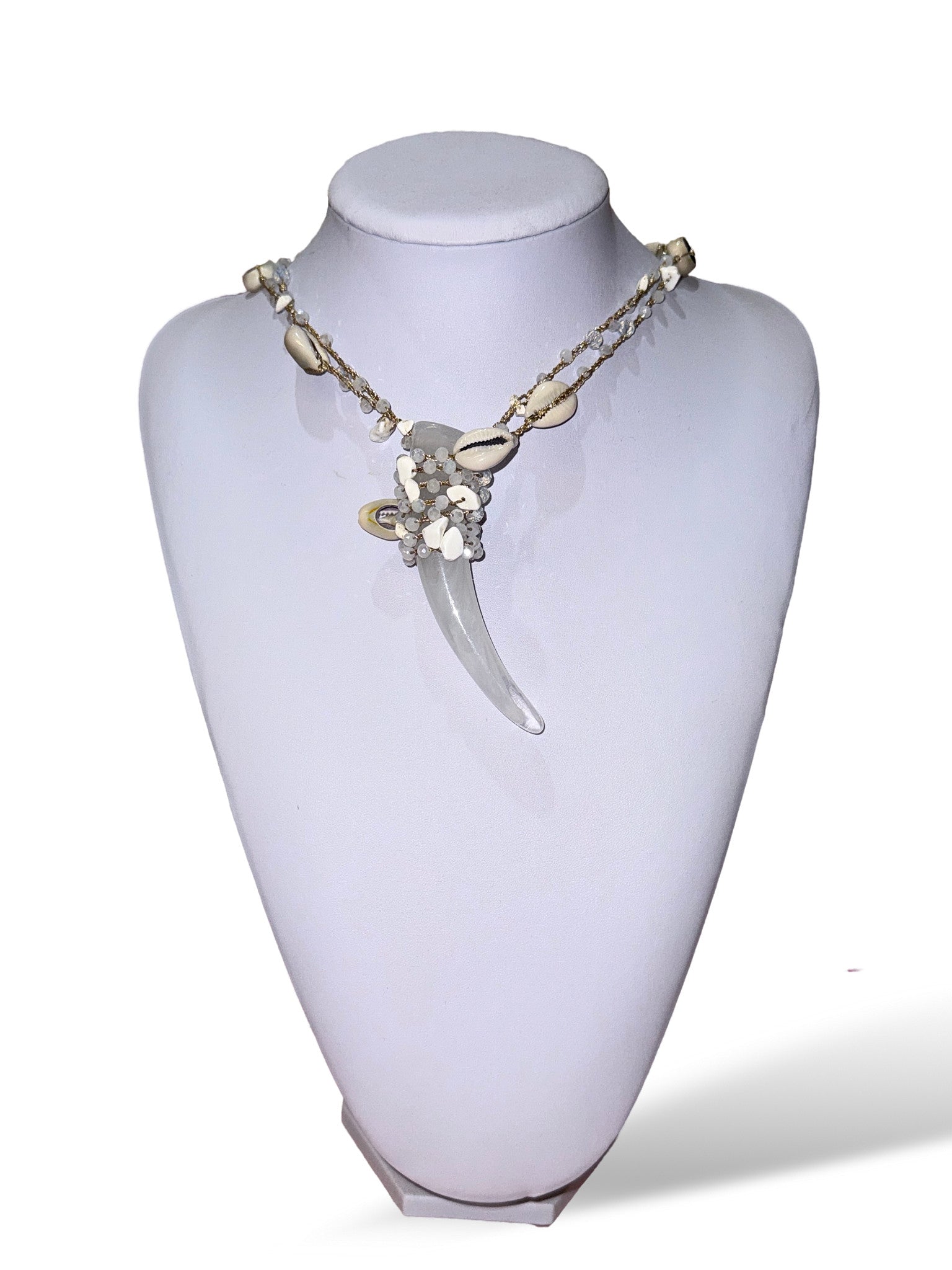 COLAR DE FANG DE QUARTZO