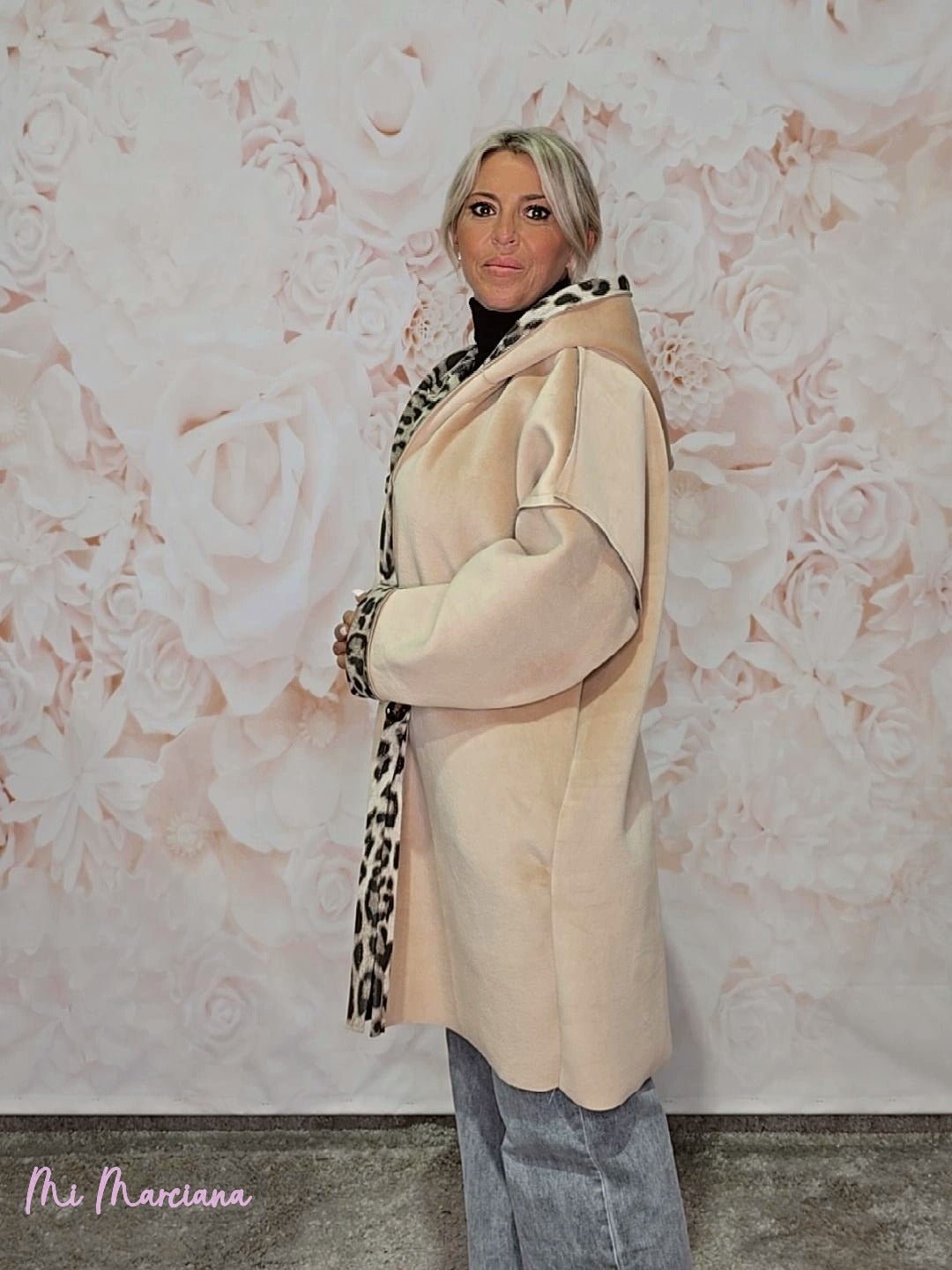 ABRIGO BORDADO NEOPRENO TERCIOPELO ANIMAL PRINT - Mi Marciana