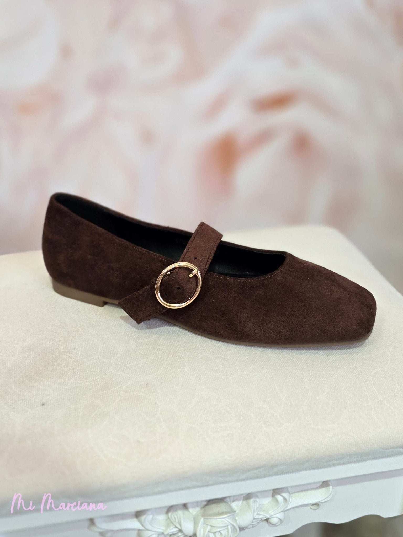 BAILARINAS MARRONES DE ANTE CON HEBILLA DORADA - Mi Marciana
