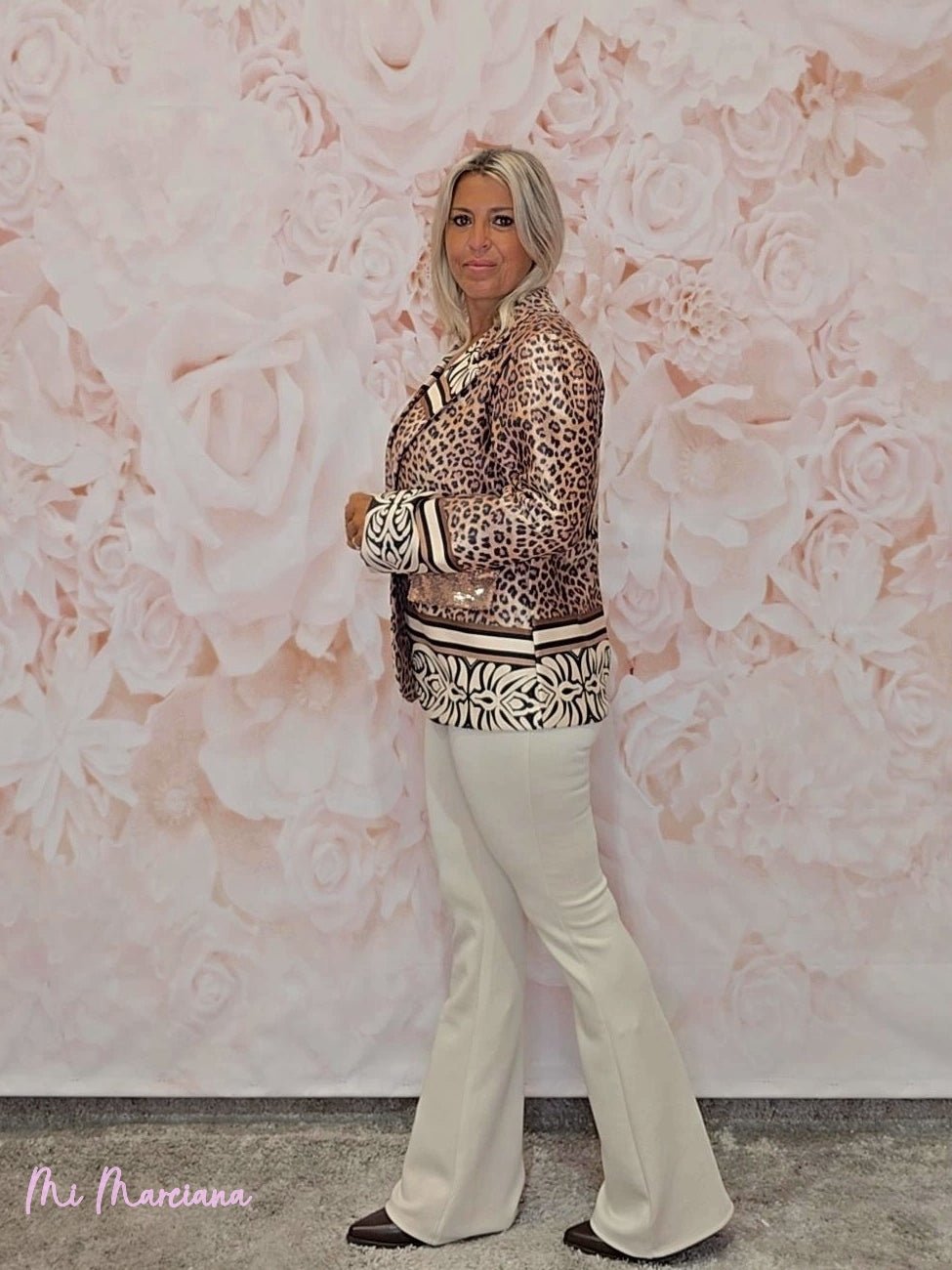 BLAZER ANTELINA ALAS ANIMAL PRINT CON LENTEJUELAS MARRÓN - Mi Marciana