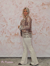 BLAZER ANTELINA ALAS ANIMAL PRINT CON LENTEJUELAS MARRÓN - Mi Marciana