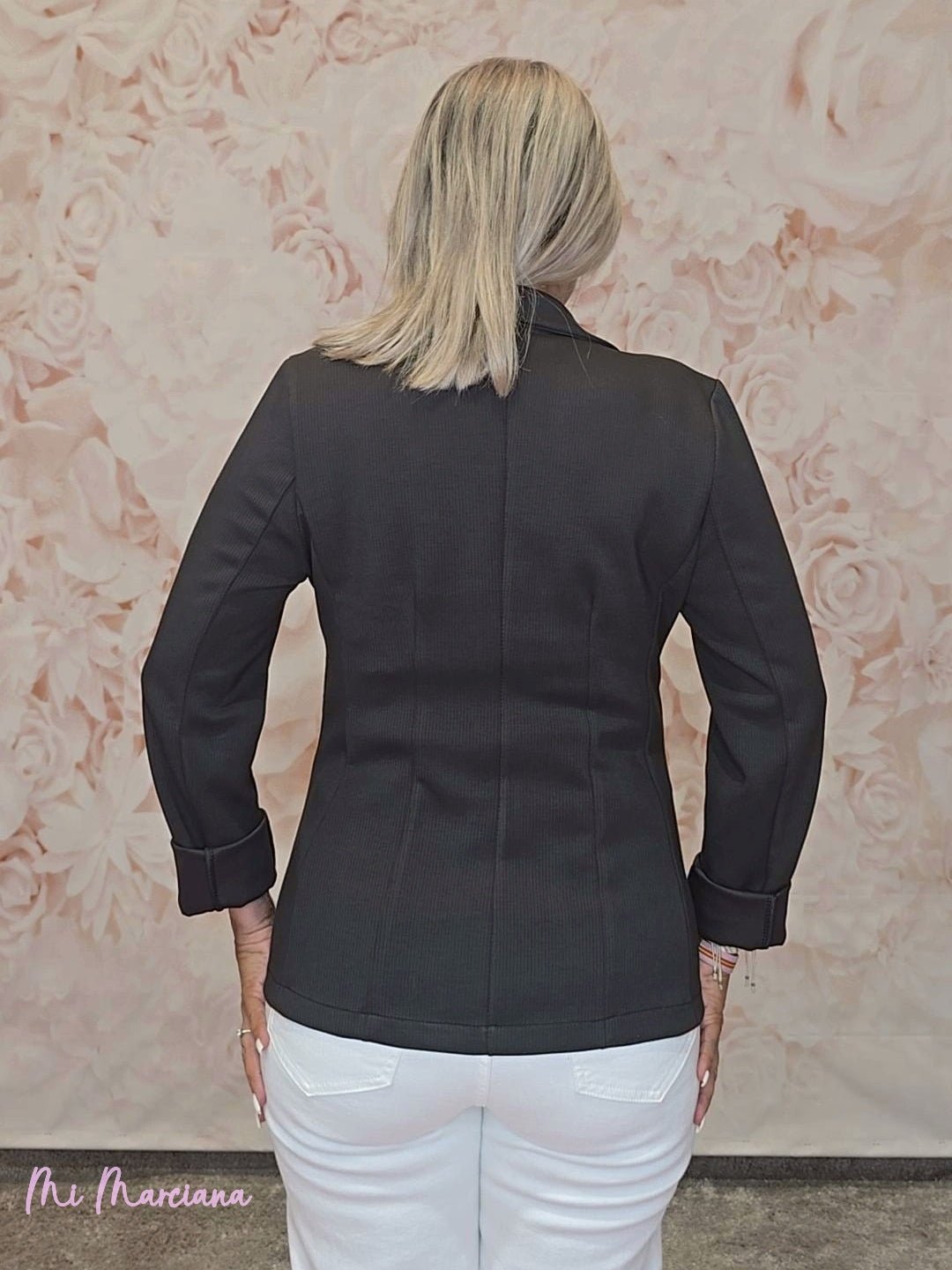 BLAZER ENTALLADA MIL RAYAS CAFÉ - Mi Marciana