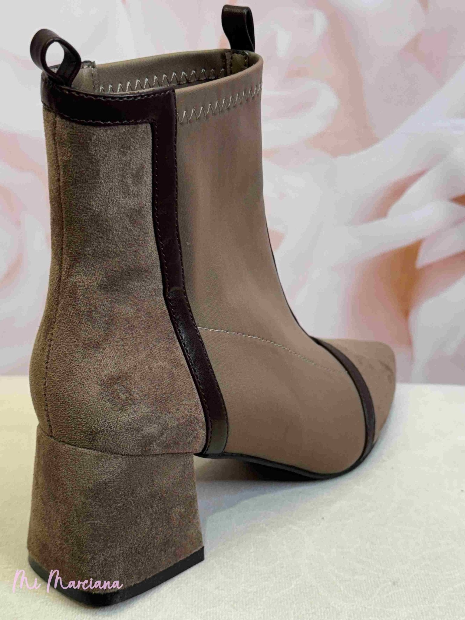 BOTÍN BICOLOR TAUPE - Mi Marciana
