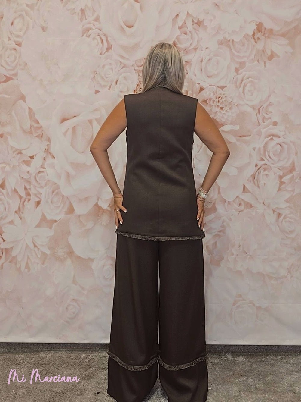 CHALECO PANAMÁ FLECOS MARRÓN - Mi Marciana