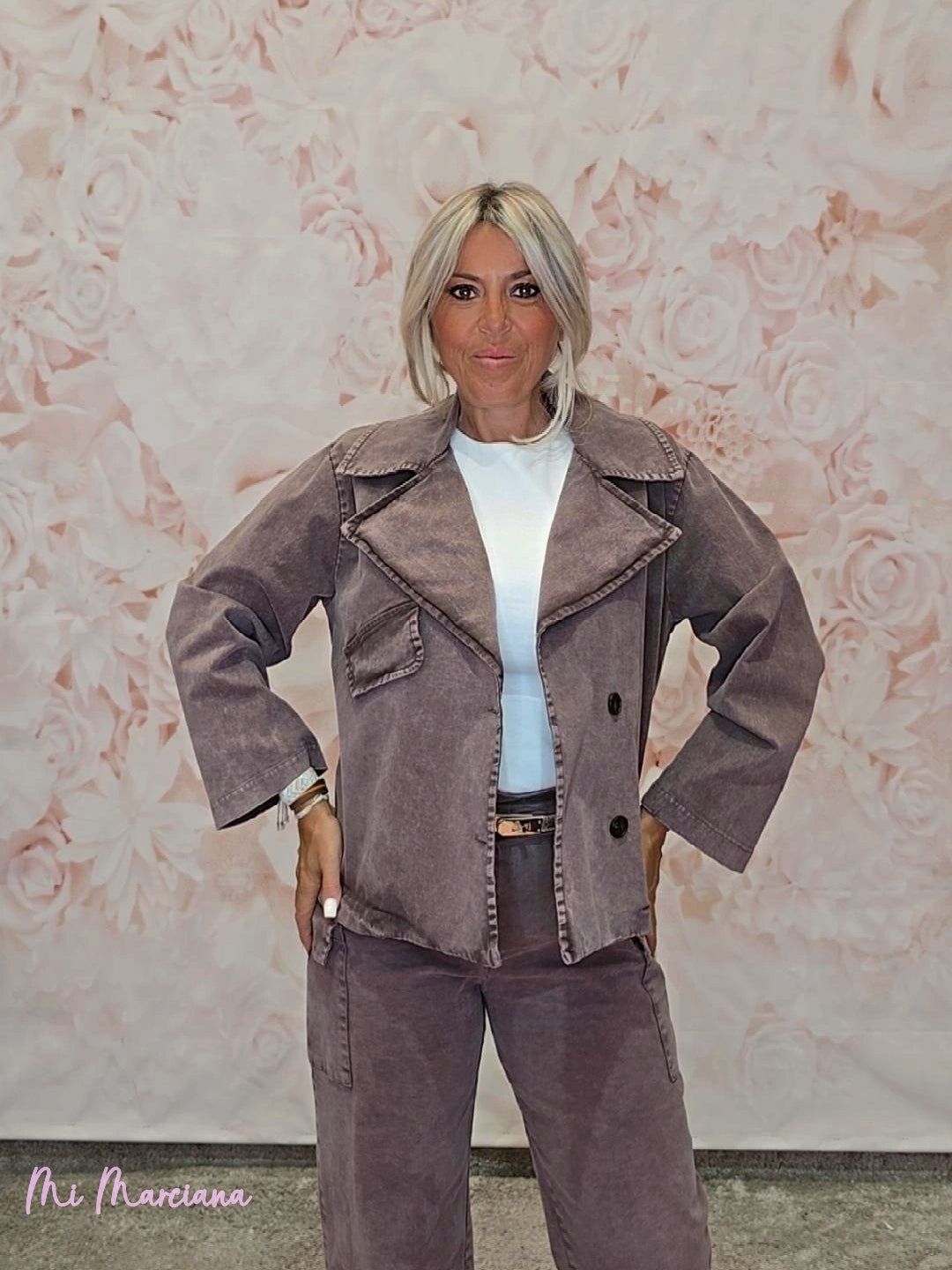 CHAQUETA GABARDINA CORTA LAVADA MARRON - Mi Marciana