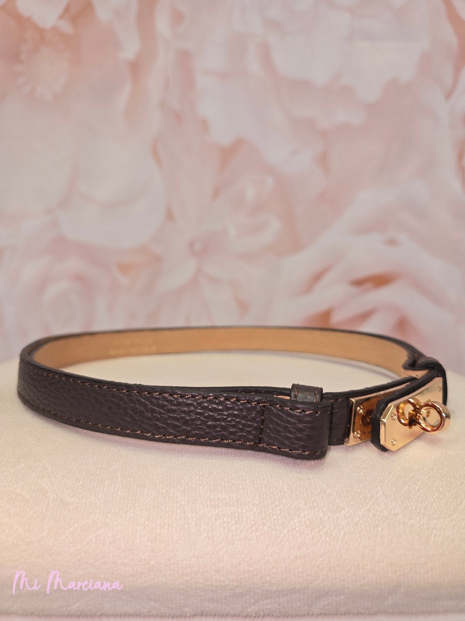 CINTURÓN DE PIEL CON HEBILLA AJUSTABLE - Mi Marciana