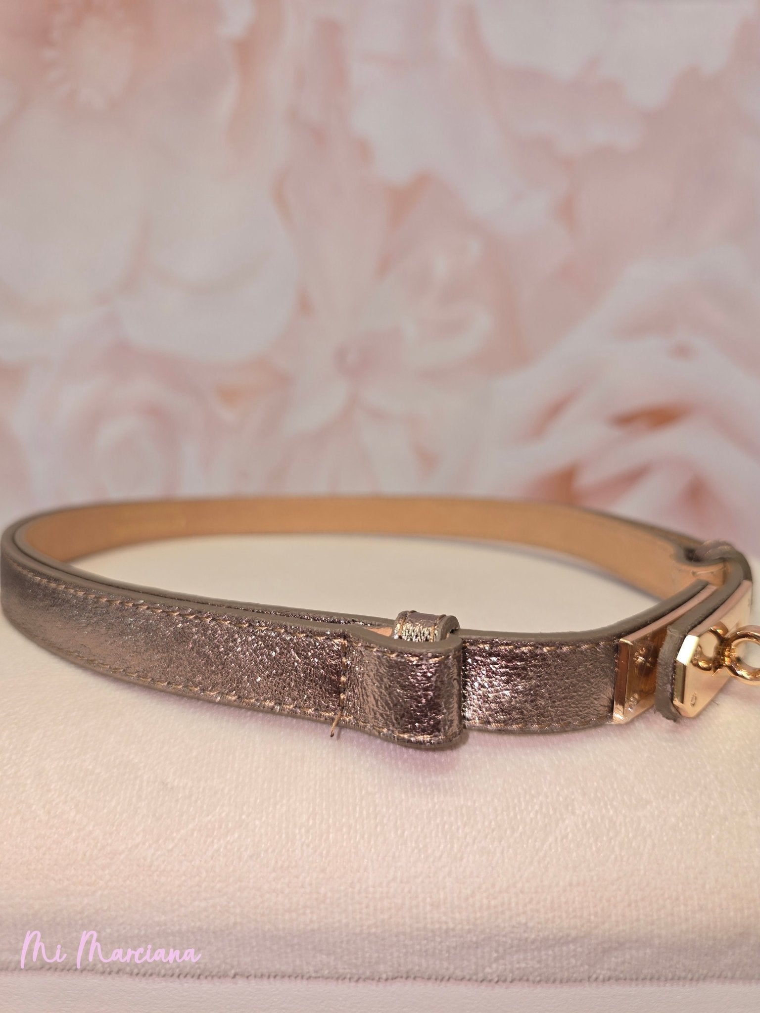 CINTURÓN DE PIEL CON HEBILLA AJUSTABLE - Mi Marciana