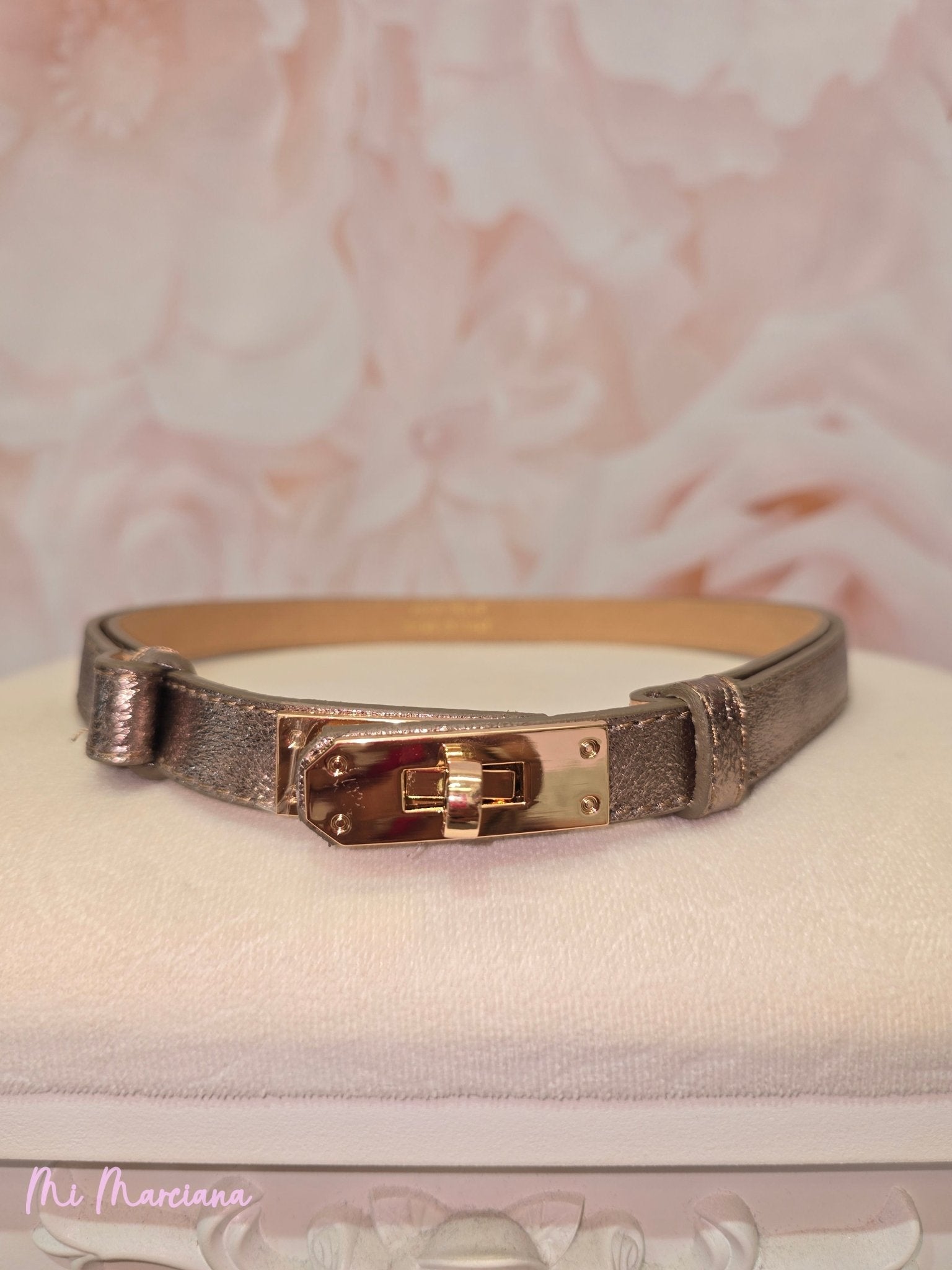 CINTURÓN DE PIEL CON HEBILLA AJUSTABLE - Mi Marciana