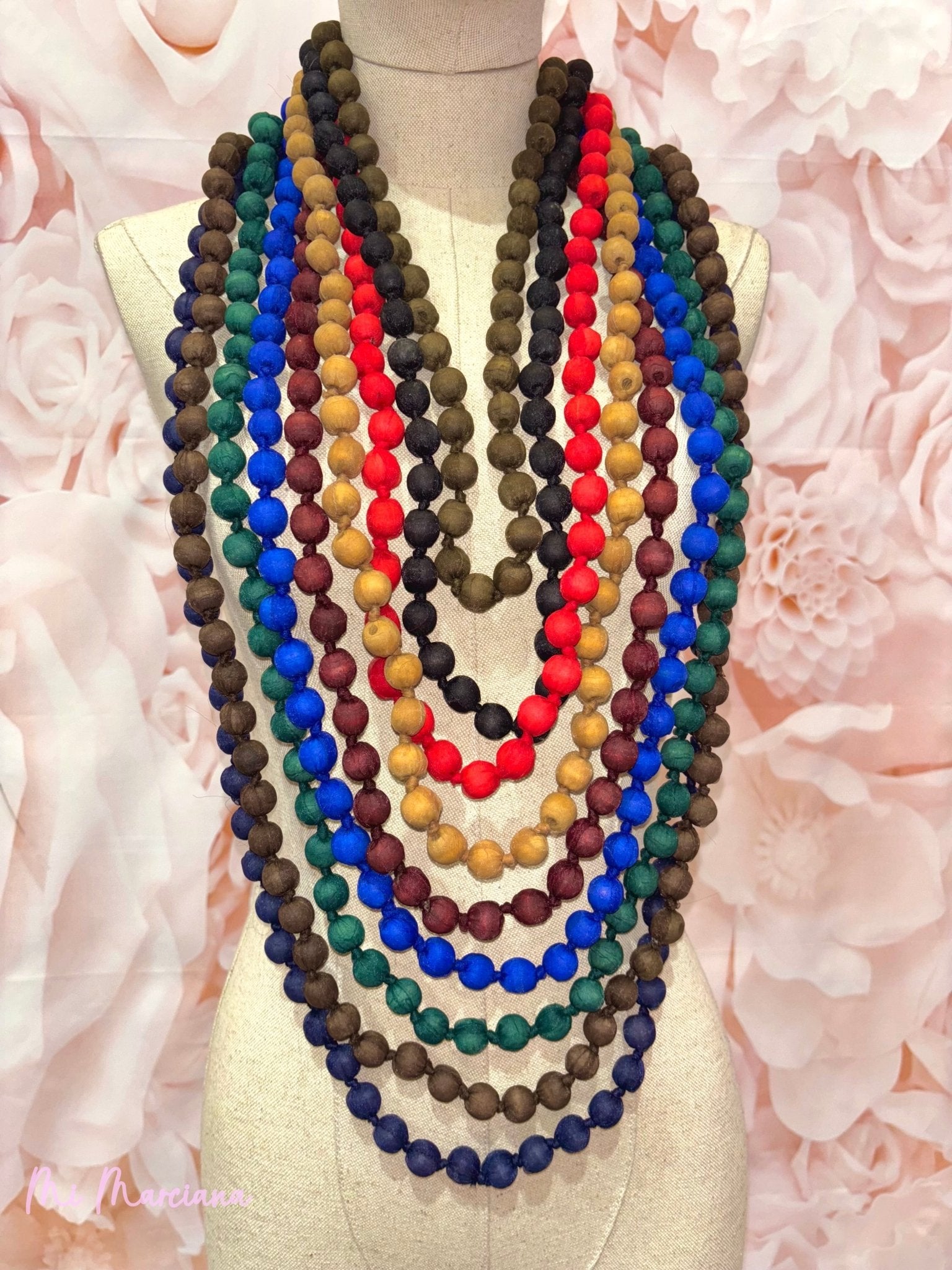 COLLAR BOLAS SEDA - Mi Marciana