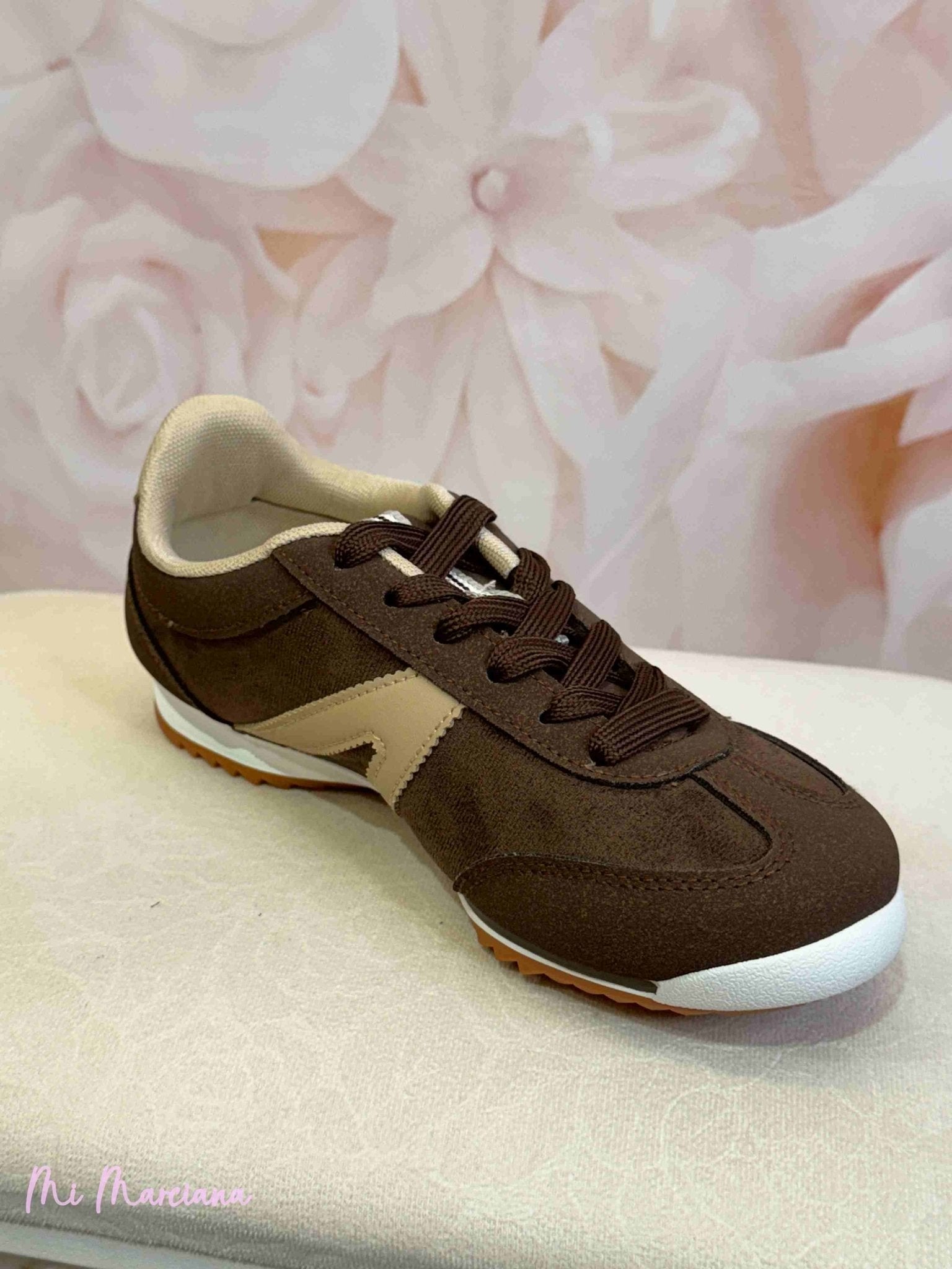 DEPORTIVAS RETRO MARRONES CON DETALLES EN BEIGE - Mi Marciana