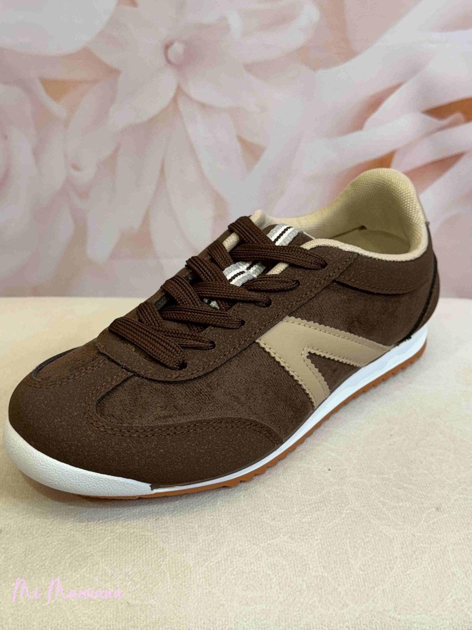 DEPORTIVAS RETRO MARRONES CON DETALLES EN BEIGE - Mi Marciana