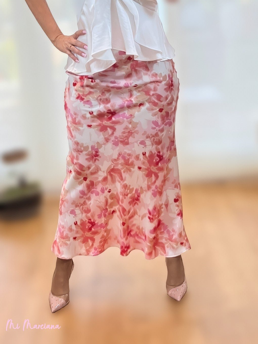 FALDA SATEN ESTAMPADA ROJA - Mi Marciana