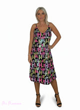 VESTIDO DE PAETÊS COM LETRAS JOT