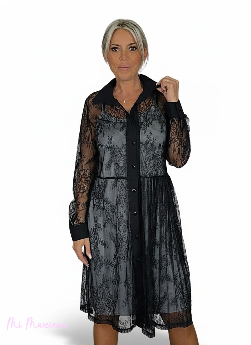 Vestido curto estilo camisa JOT com renda contrastante