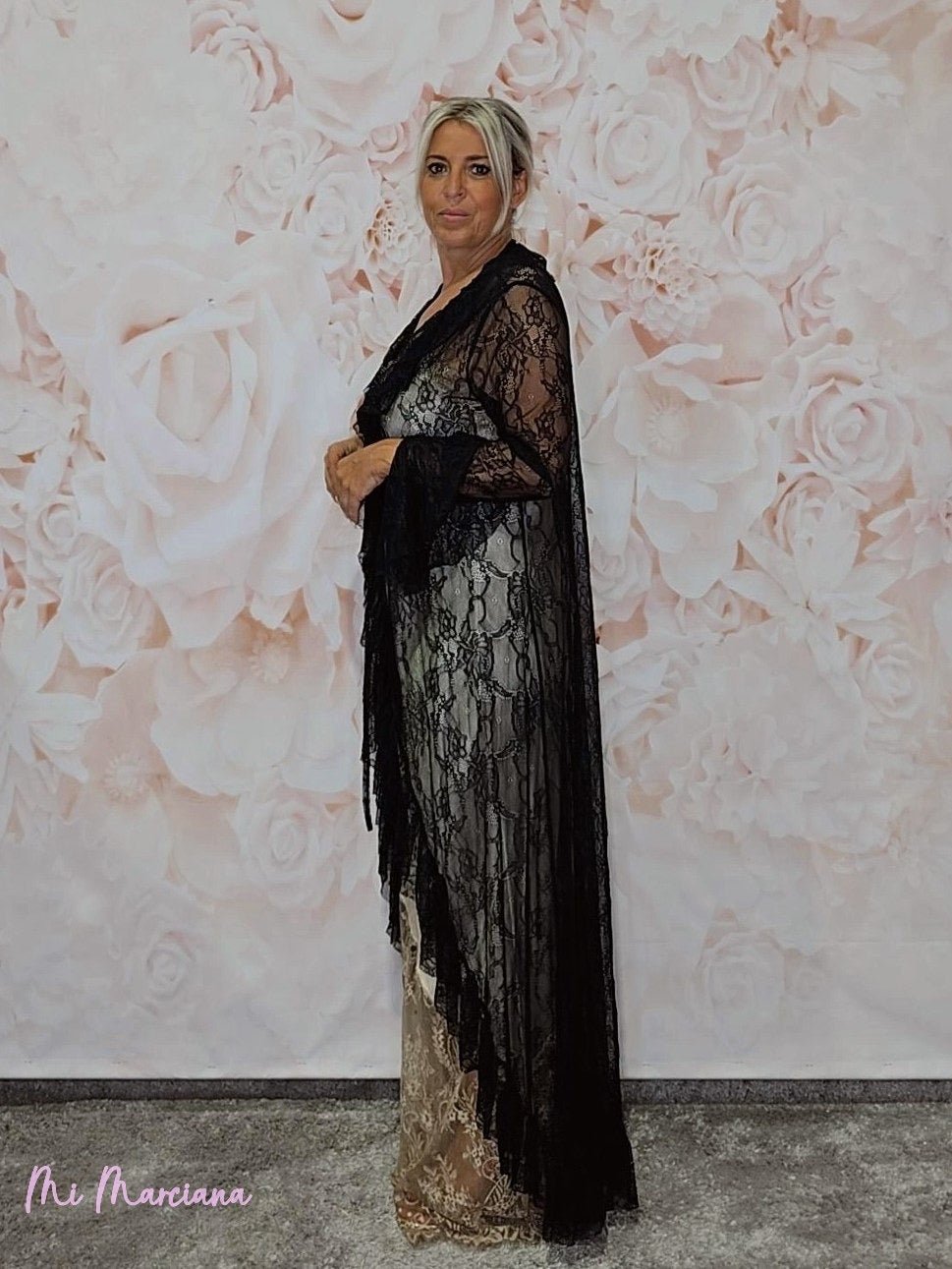 Kimono largo de encaje con volantes negro - Mi Marciana