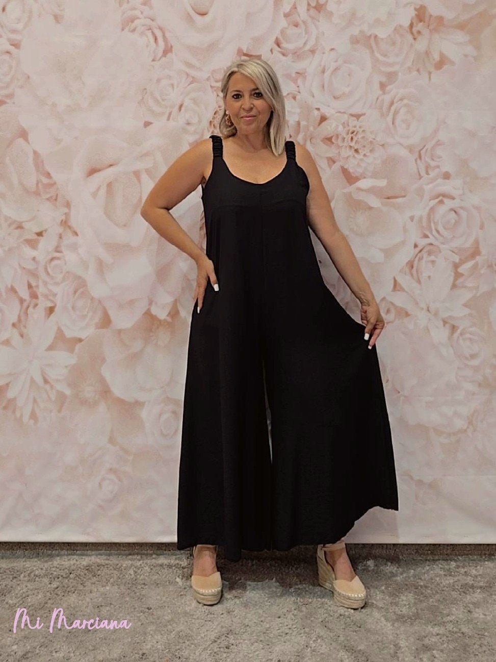 MONO ANCHO TIRANTE FRUNCIDO NEGRO - Mi Marciana