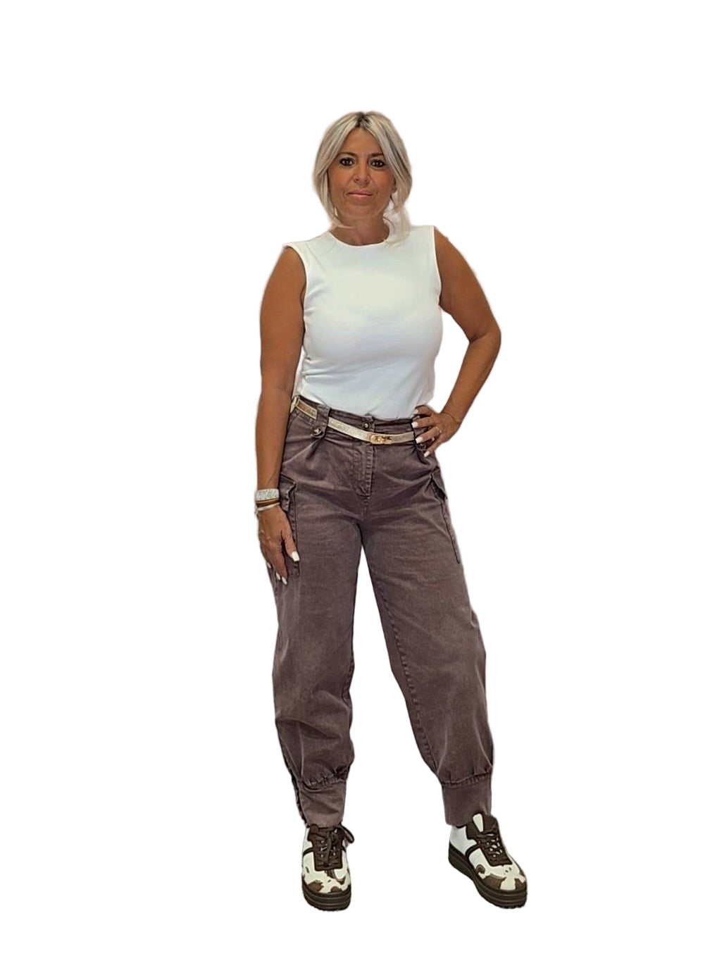 PANTALON CARGO LAVADO BAJO PUÑOS MARRÓN - Mi Marciana