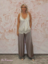 PANTALÓN SATÉN BAJO ENCAJE - Mi Marciana