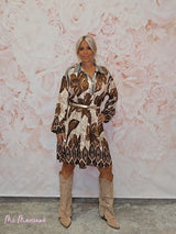 VESTIDO CAMISERO ESTAMPADO FLORAL MARRÓN - Mi Marciana