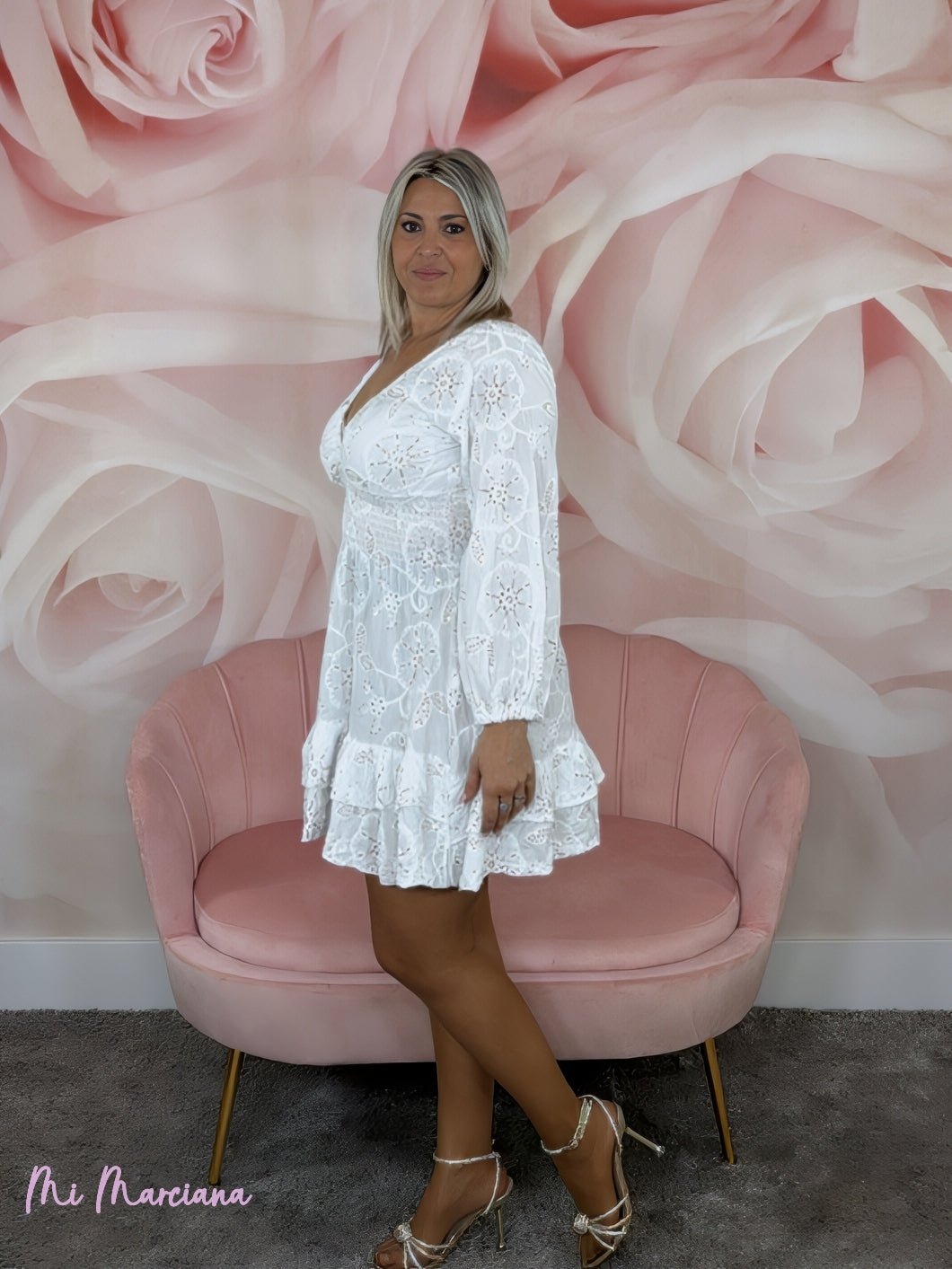 VESTIDO CORTO BORDADO INGLÉS LENTEJUELAS BLANCO - Mi Marciana