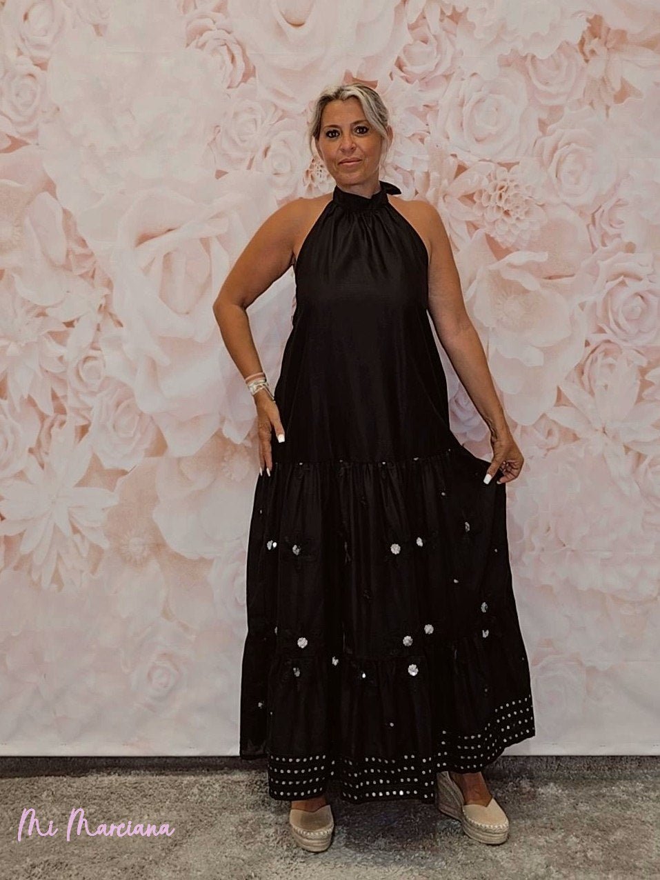 VESTIDO LARGO HALTER BORDADO LENTEJUELAS NEGRO - Mi Marciana