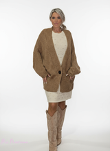 Vestido y chaqueta con fondo blanco